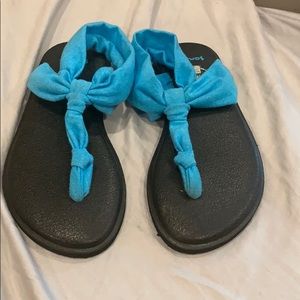 Sanuk Kids yoga sandals